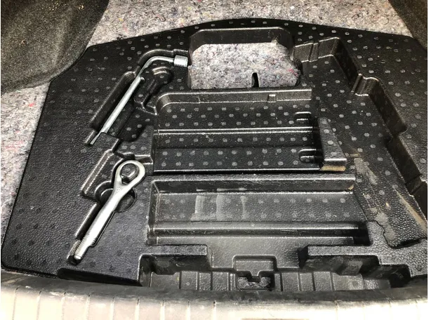 Car image 23