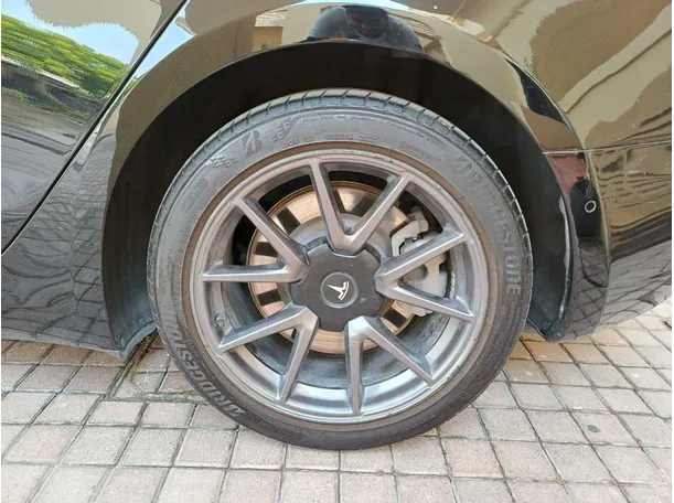 Car image 9
