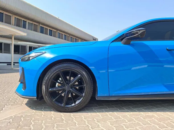 Car image 9