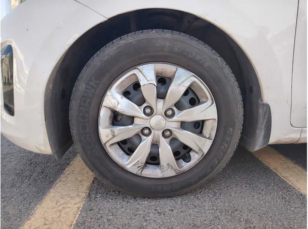 Car image 9
