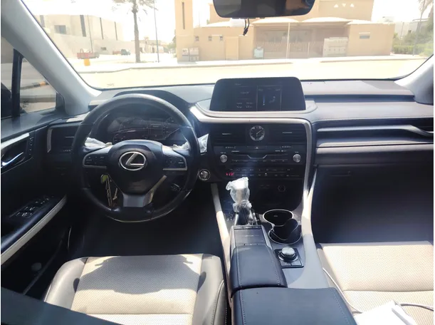 Car image 18