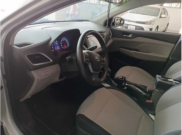 Car image 11