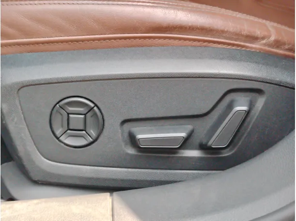Car image 32