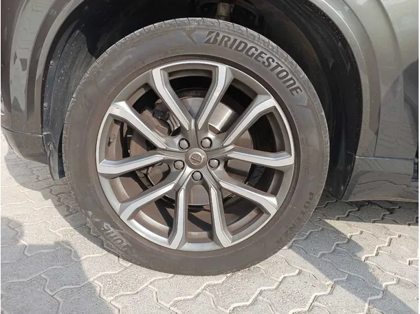 Car image 9