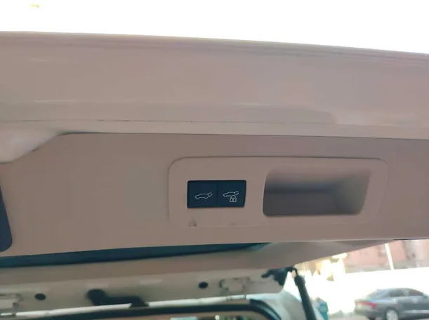Car image 42