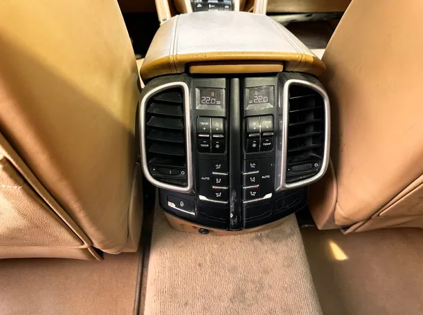 Car image 27