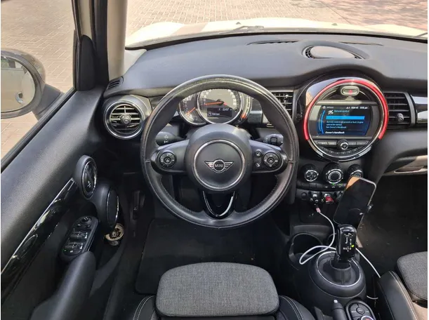 Car image 17