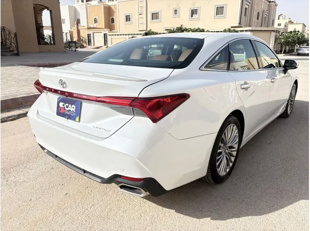 Car image 5