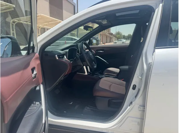 Car image 12