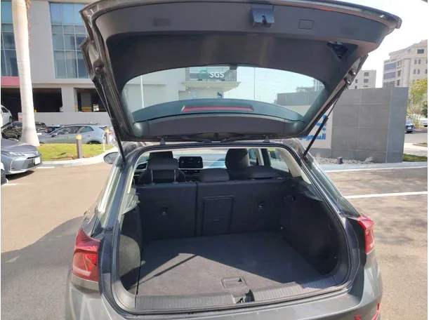 Car image 23