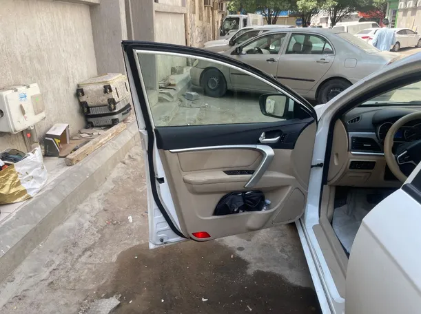 Car image 10