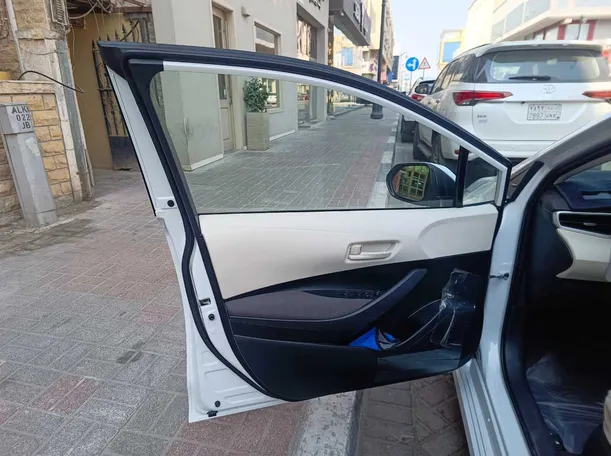 Car image 11
