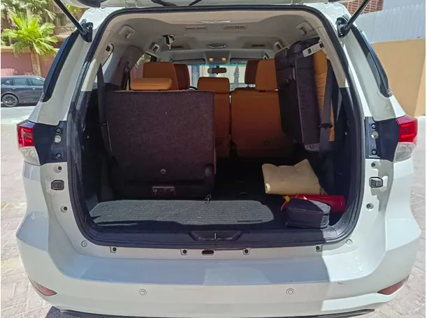 Car image 29