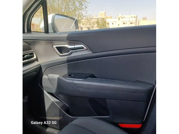 Car image 30