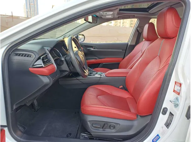 Car image 12