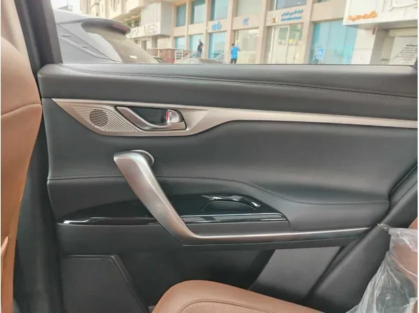 Car image 34