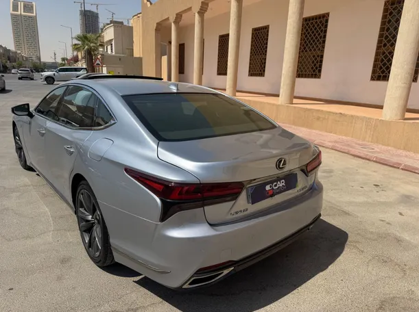 Car image 7