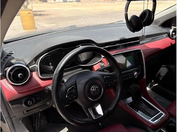 Car image 13