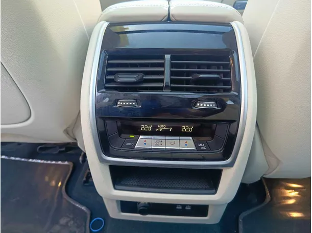 Car image 37