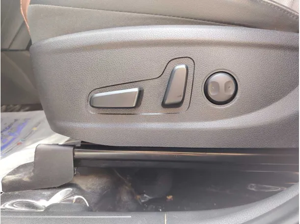 Car image 29