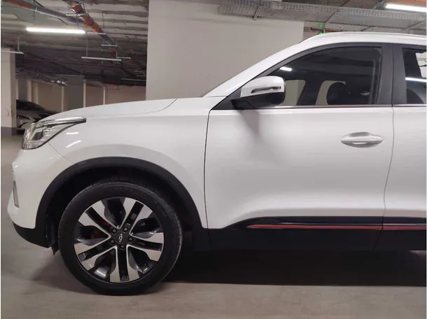 Car image 9