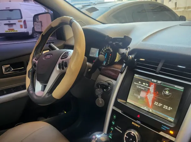 Car image 10