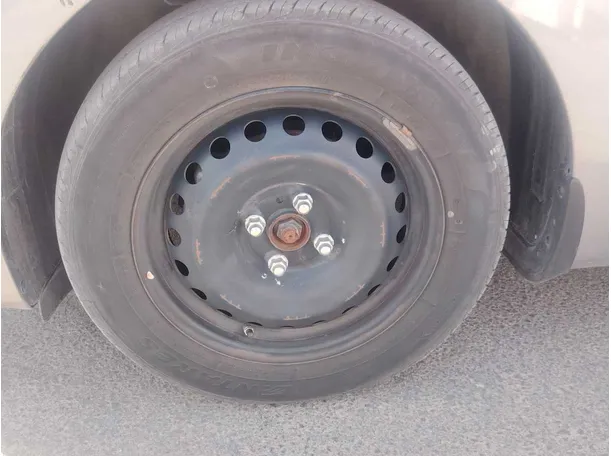 Car image 10