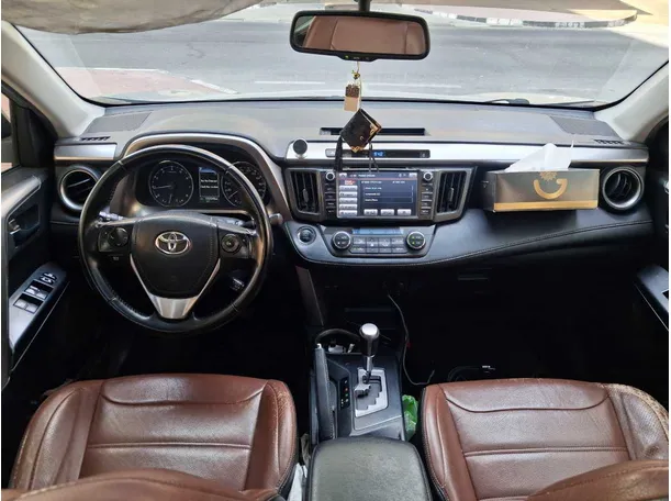 Car image 17