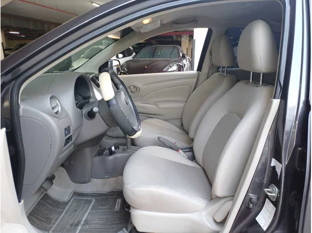 Car image 12