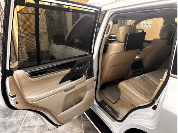 Car image 13
