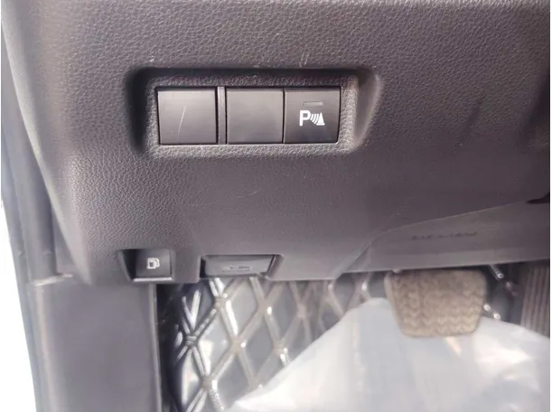 Car image 25