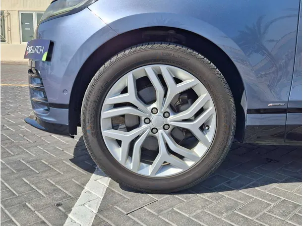 Car image 9