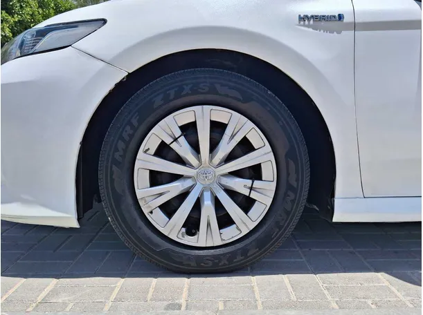 Car image 9