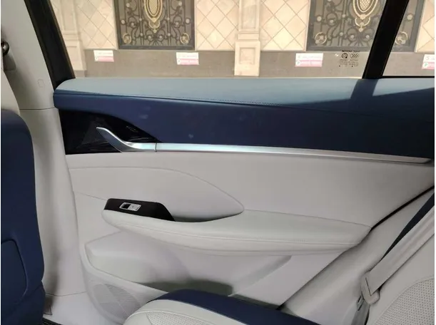 Car image 35
