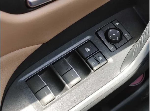 Car image 28