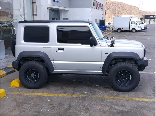 Car image 4