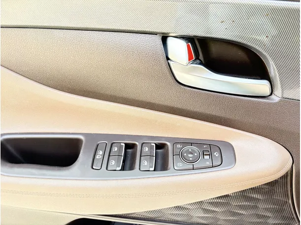 Car image 28