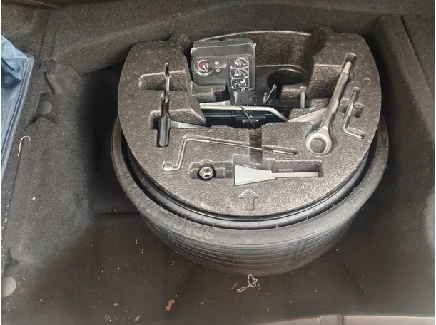 Car image 41
