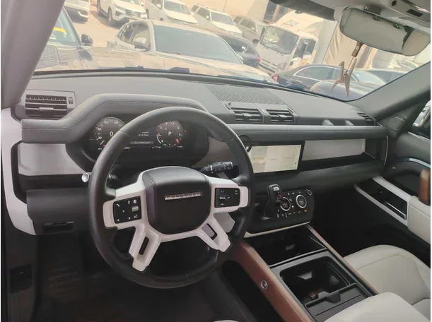 Car image 16