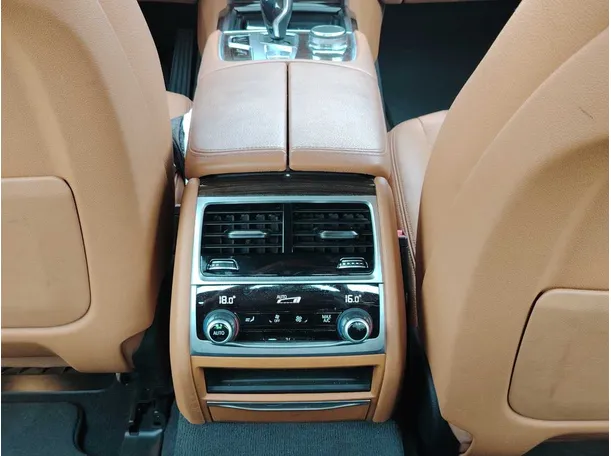 Car image 34