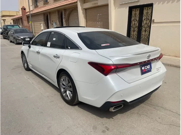 Car image 7