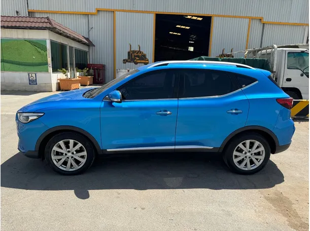 Car image 8