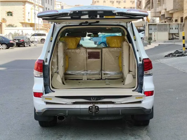 Car image 27