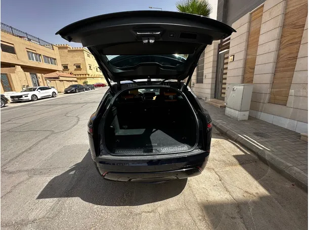 Car image 22
