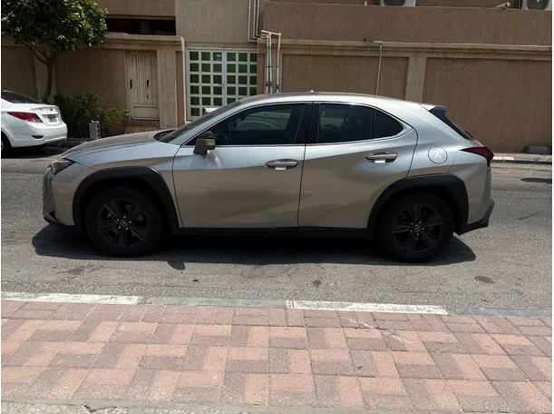 Car image 8