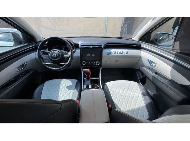Car image 15