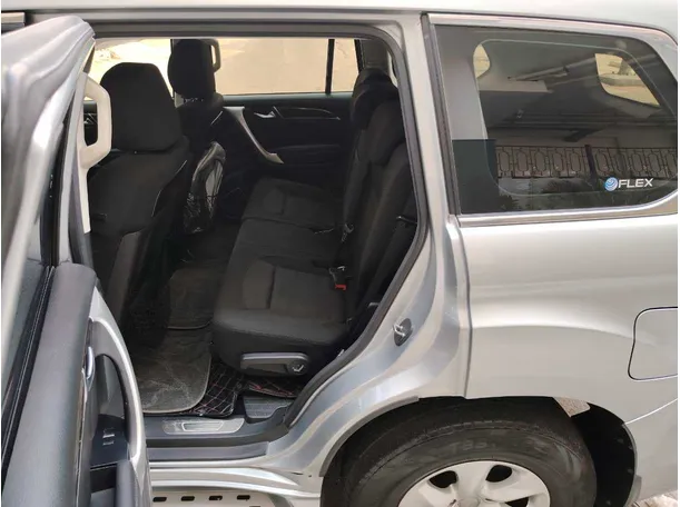 Car image 15