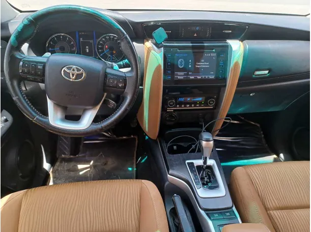 Car image 16