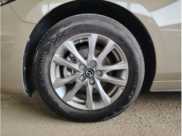 Car image 9
