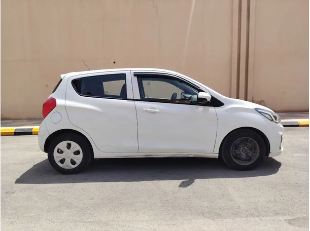 Car image 4